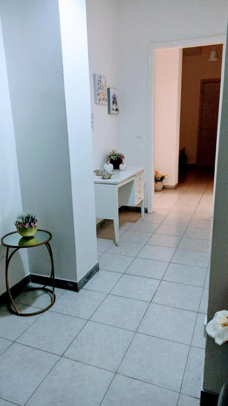 Exclusivo Near Arena Full A-C Wi-Fi Apartment